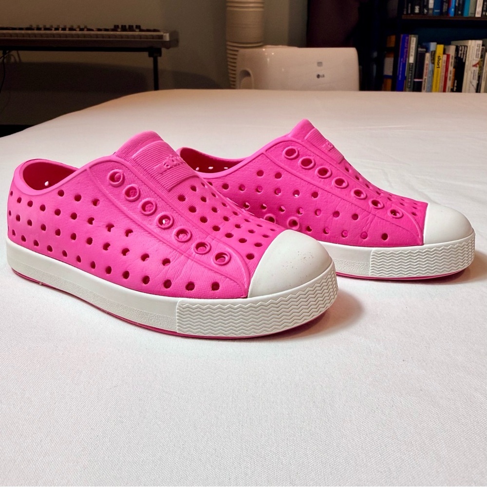 Native Shoes Girls 9 Jefferson Vegan Samba Pink Shell White Summer Slip-Ons